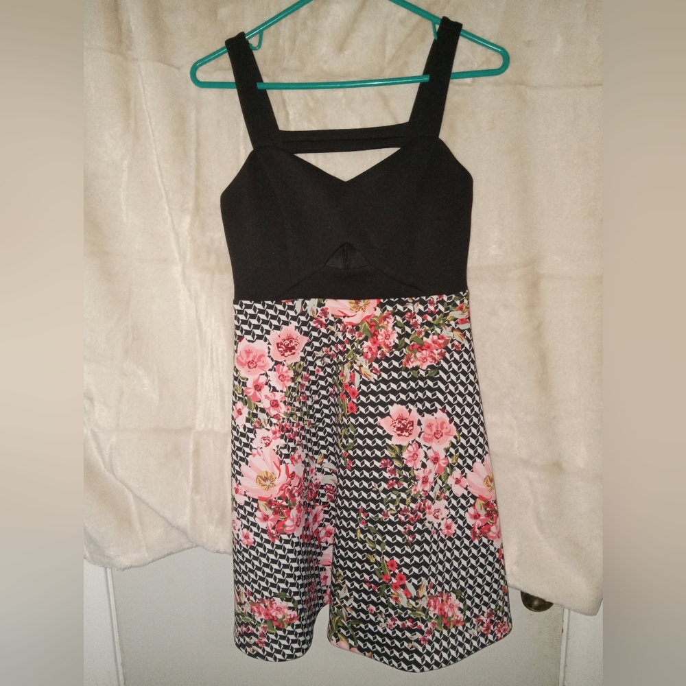 NWOT flare dress by Guess size 2